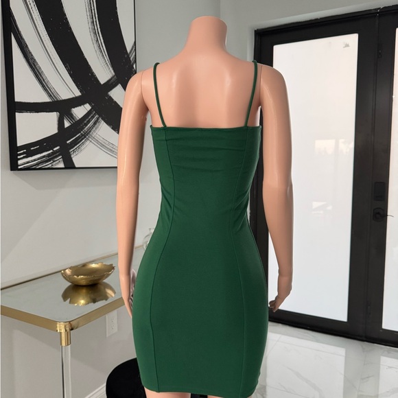 Elegant Green Spaghetti Strap Dress - Picture 3 of 5